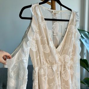 Long sleeves Ruffled, cream coloured Romper